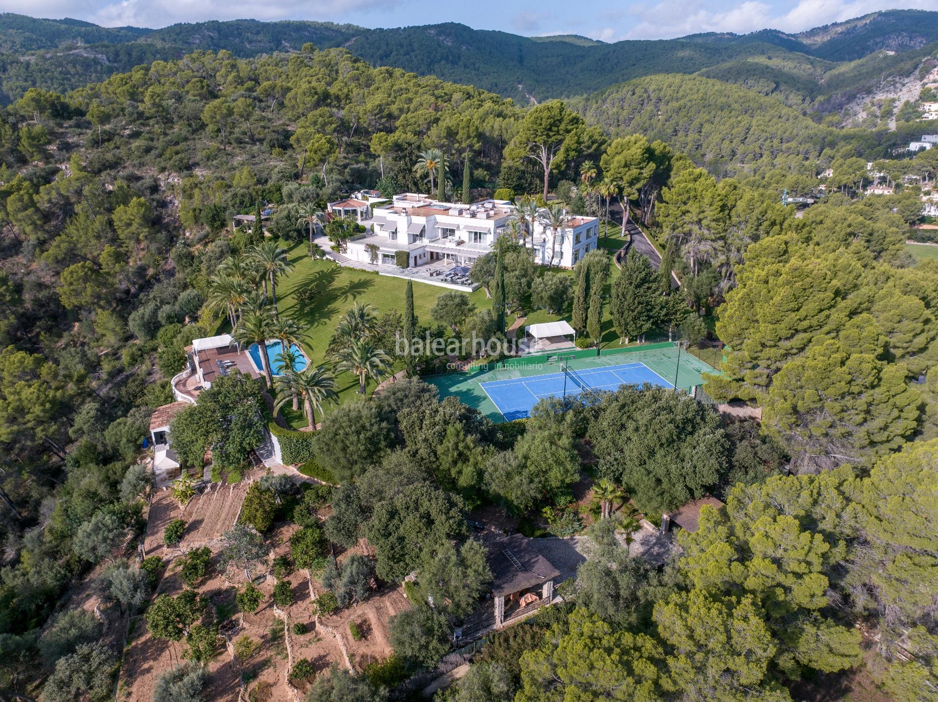 Luxus-Anwesen in Son Vida mit absoluter Privatsphäre und Panoramablicken auf die Bucht von Palma