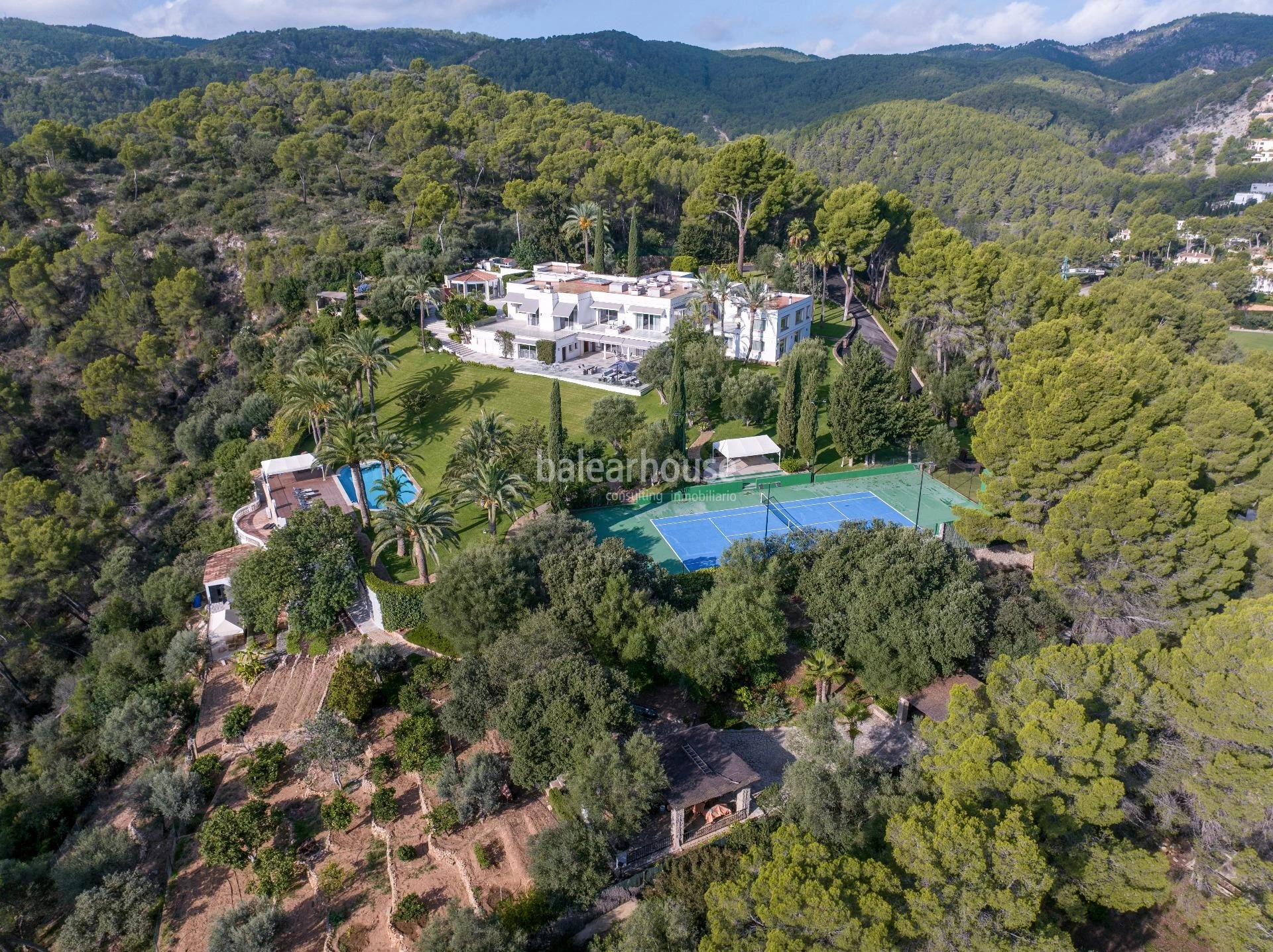 Espectacular propiedad en Son Vida, con privacidad absoluta y las mejores vistas a la bahía de Palma