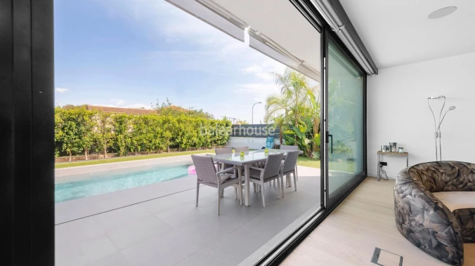 Fabelhafte Designervilla inmitten der Natur mit großem Garten und Blick auf die Bucht von Palma