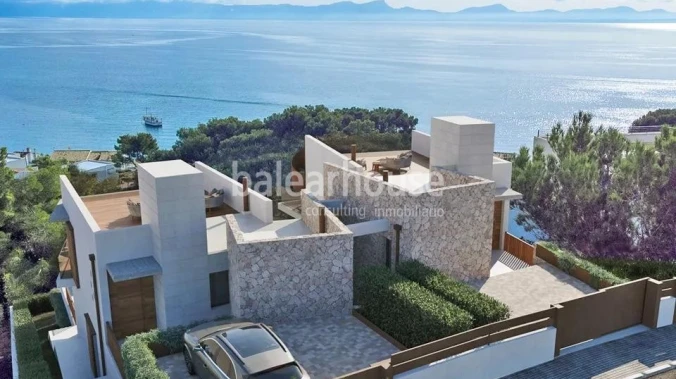 Modern newly built villa in Alcudia with unobstructed sea views, solarium, swimming pool and garden