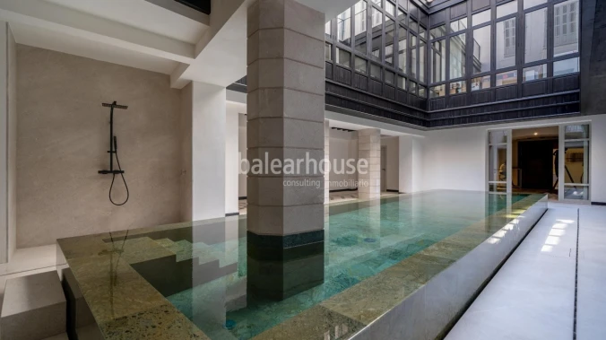 Hervorragendes neues Penthouse mit elegantem, lichtdurchflutetem Design im historischen Zentrum