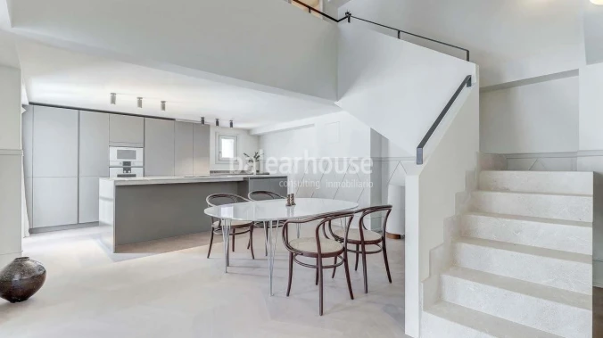 Hervorragendes neues Penthouse mit elegantem, lichtdurchflutetem Design im historischen Zentrum