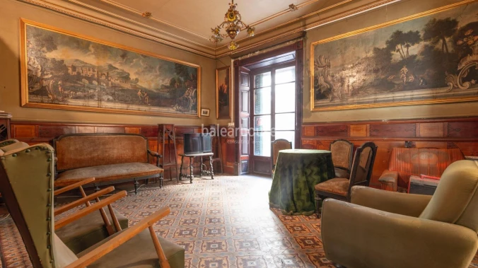The splendor of history in this great house with spectacular mountain views in Sóller.