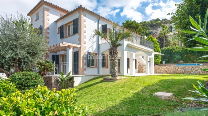 Elegant renovated Mediterranean villa with garden, pool and views of the sea in Puerto de Andratx
