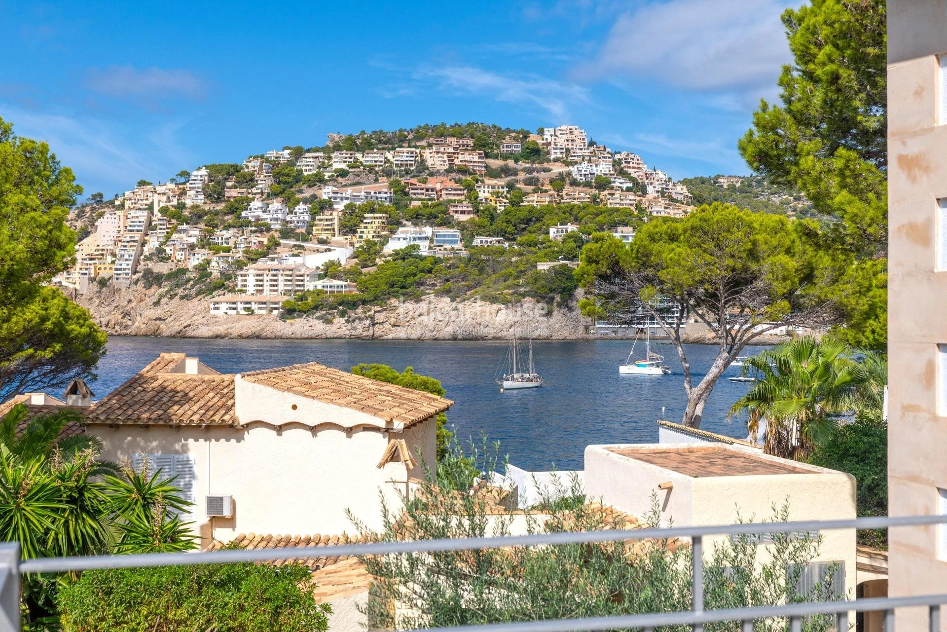 Elegant renovated Mediterranean villa with garden, pool and views of the sea in Puerto de Andratx