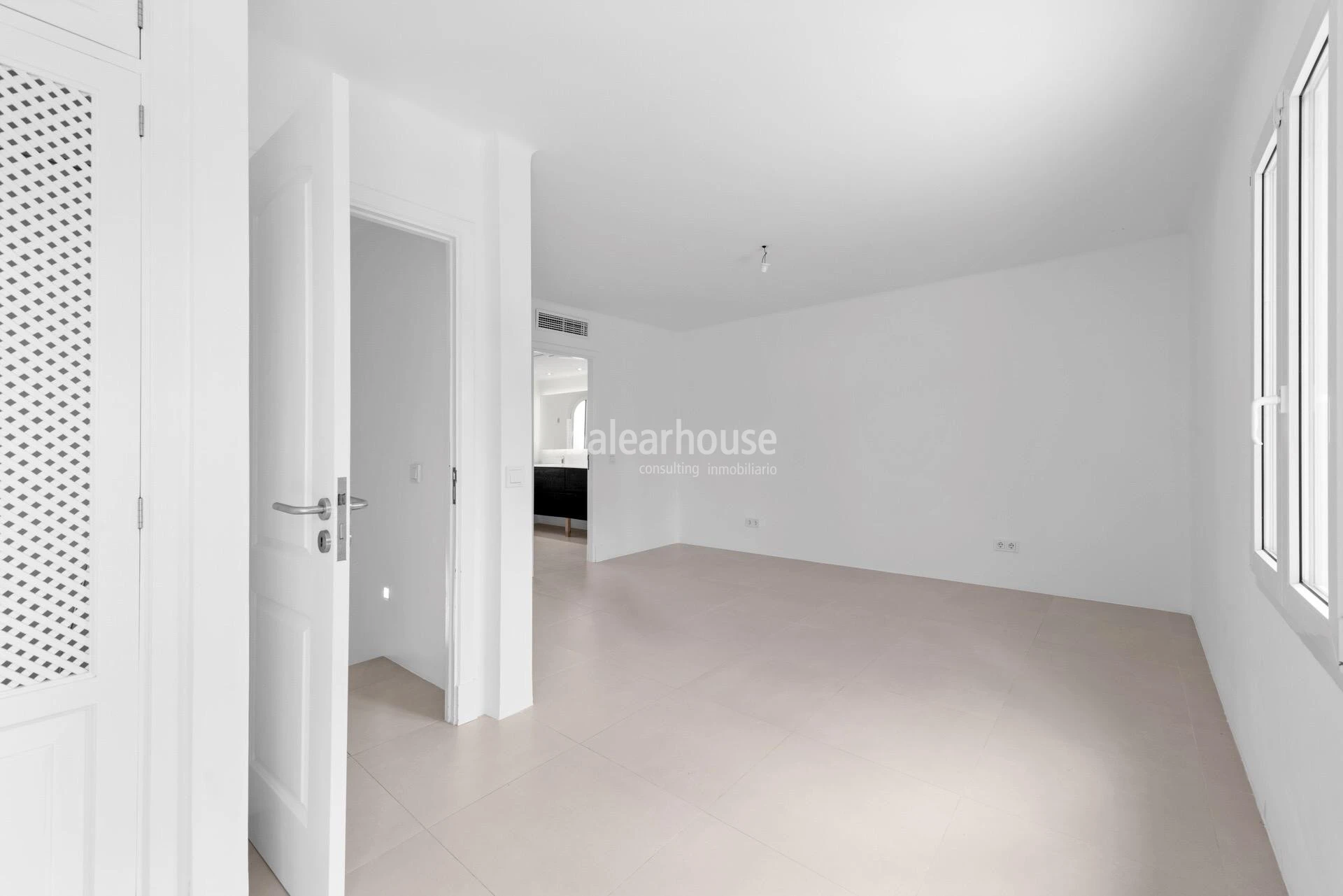 Elegant renovated Mediterranean villa with garden, pool and views of the sea in Puerto de Andratx