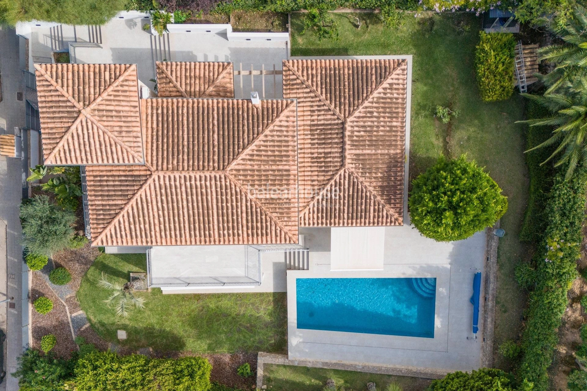 Elegant renovated Mediterranean villa with garden, pool and views of the sea in Puerto de Andratx