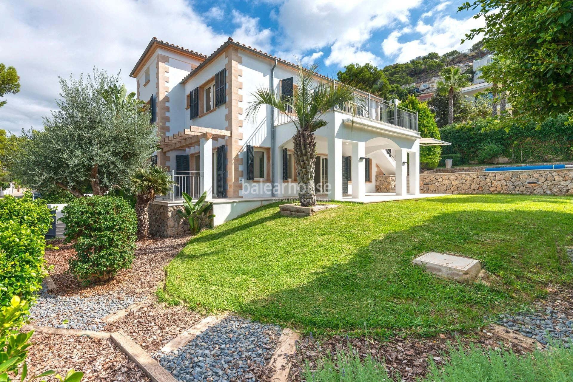 Elegant renovated Mediterranean villa with garden, pool and views of the sea in Puerto de Andratx