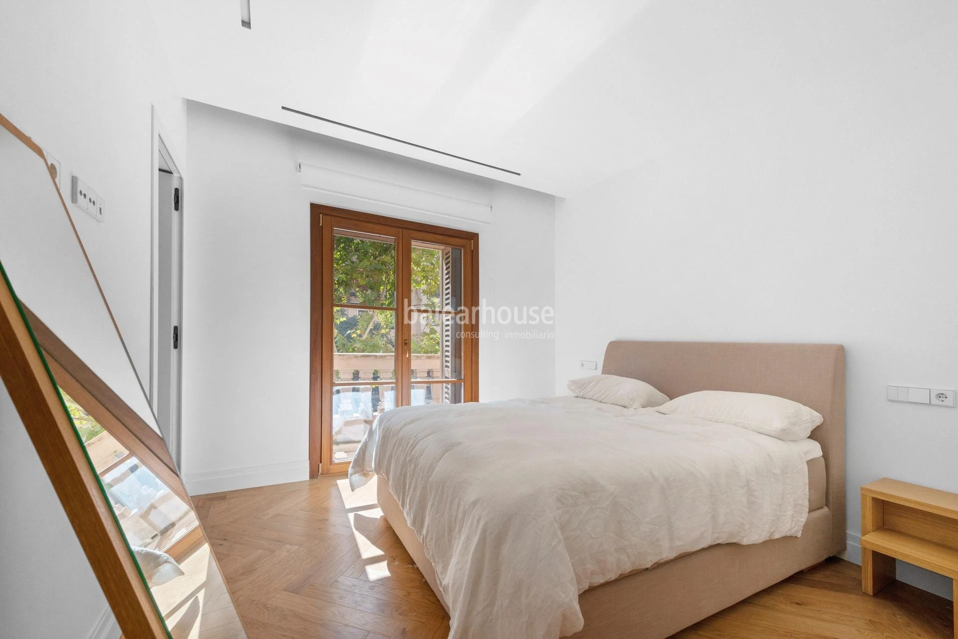 Great investment: elegant restored apartment building in the centre of Palma and close to the sea