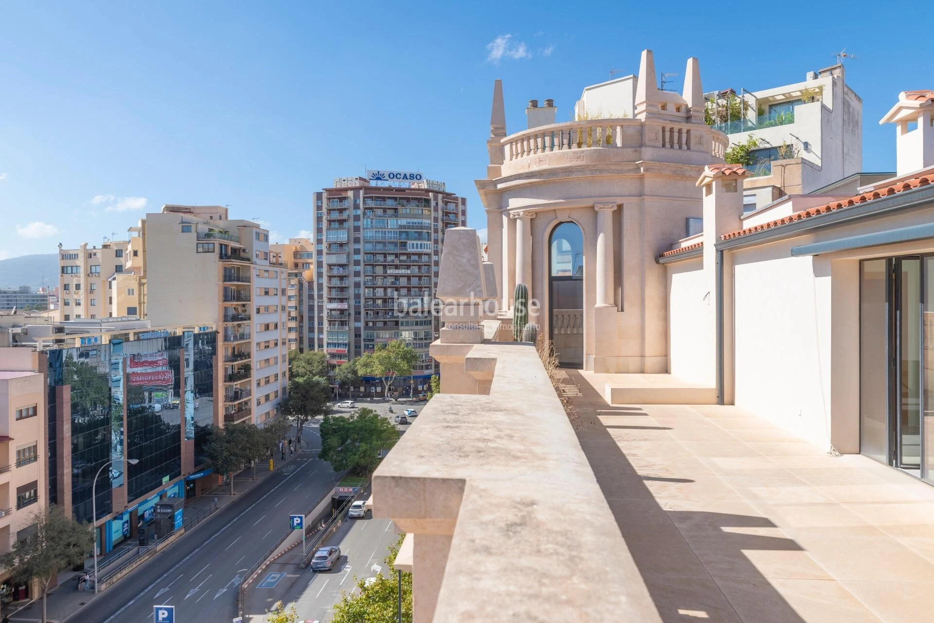 Great investment: elegant restored apartment building in the centre of Palma and close to the sea