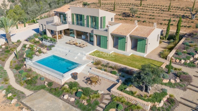 Modern newly built rustic finca with large exteriors and spectacular views of Palma and the sea.
