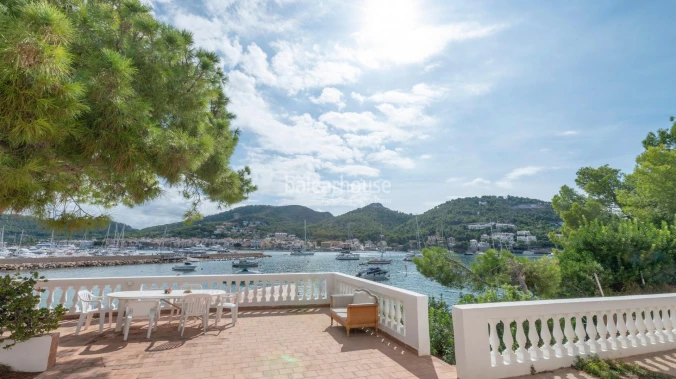 Elegant villa with spectacular views and direct access to the sea in Puerto de Andratx