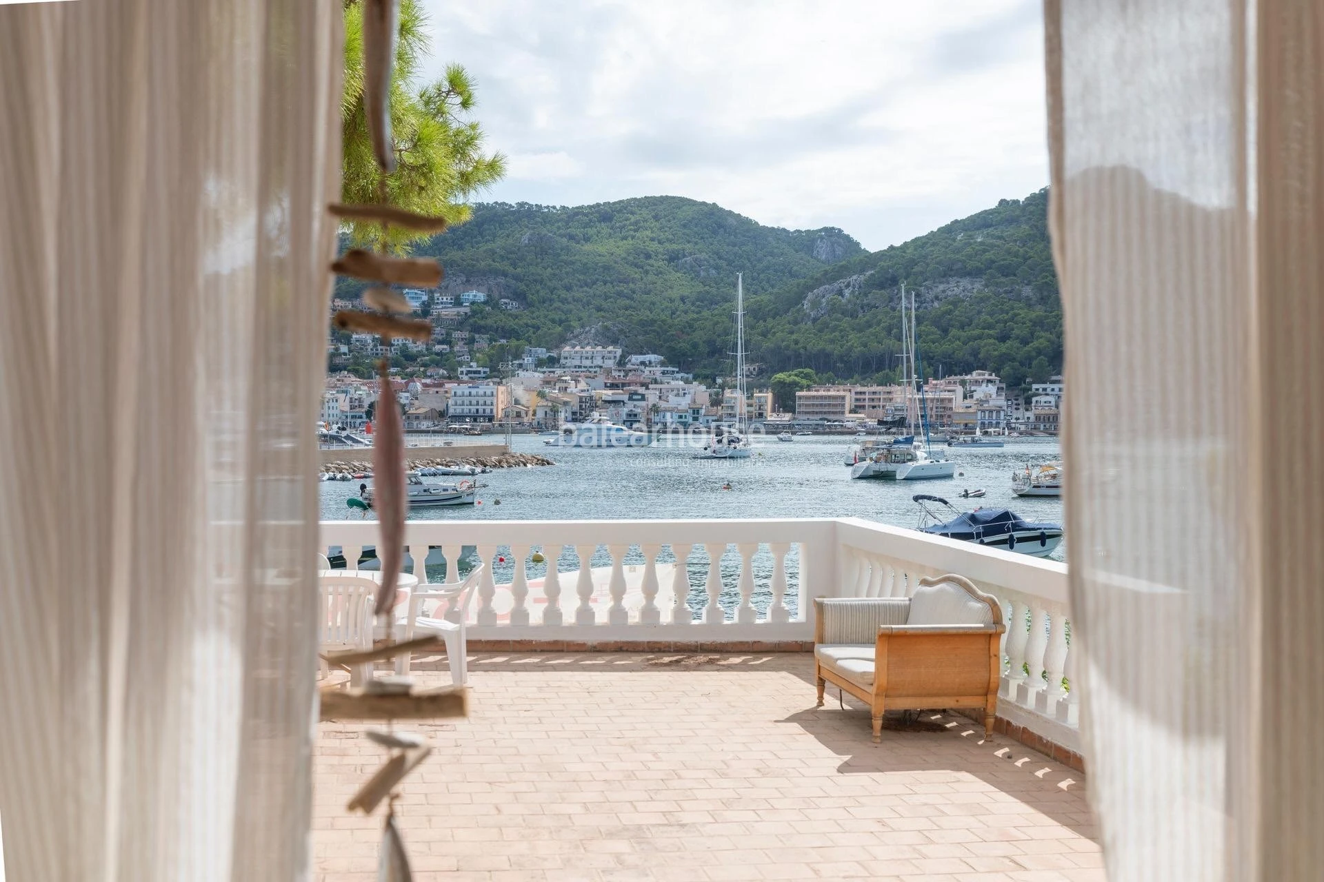 Elegant villa with spectacular views and direct access to the sea in Puerto de Andratx