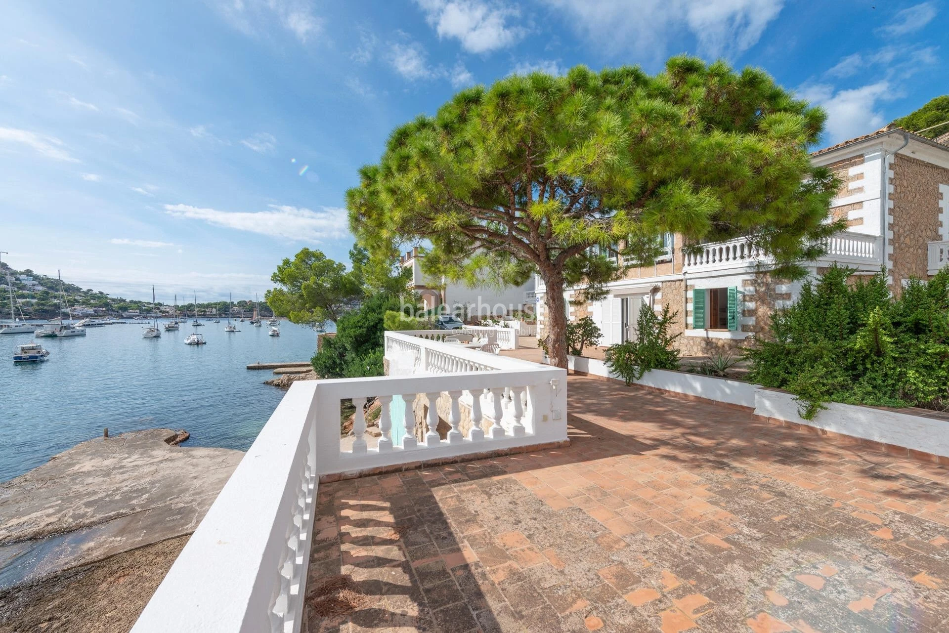Elegant villa with spectacular views and direct access to the sea in Puerto de Andratx