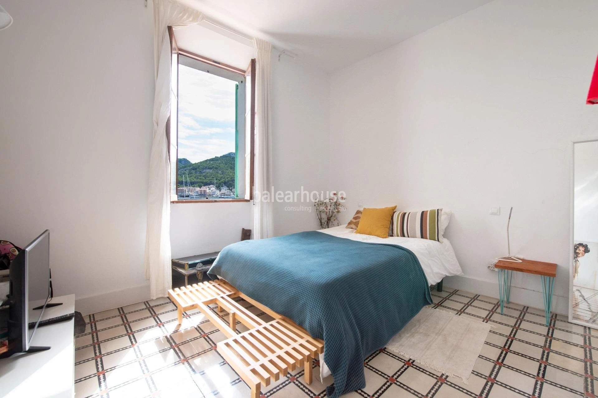 Elegant villa with spectacular views and direct access to the sea in Puerto de Andratx