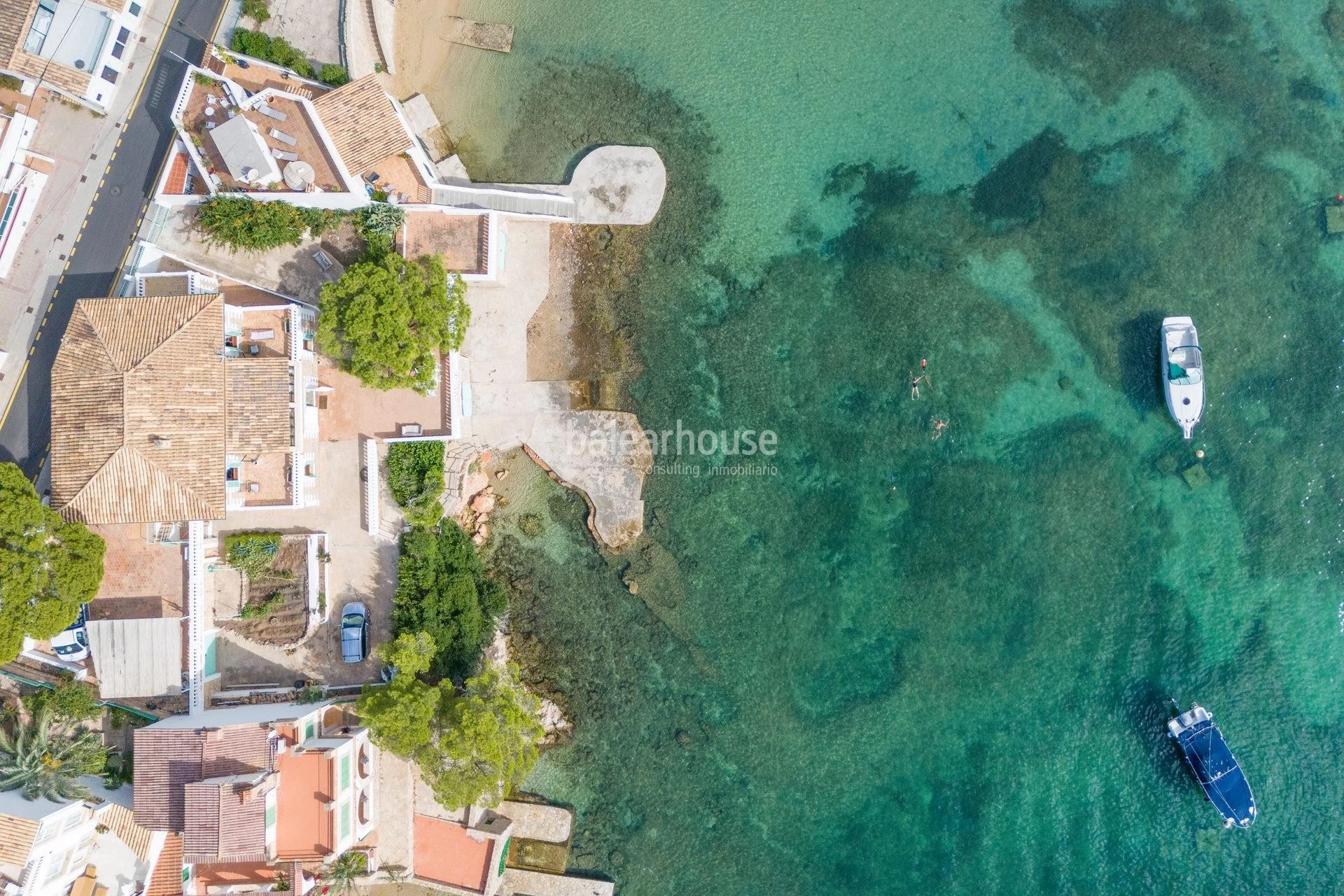 Elegant villa with spectacular views and direct access to the sea in Puerto de Andratx