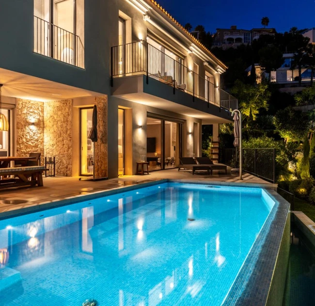 Preciosa villa moderna de estilo mediterraneo junto a zona verde en Costa den Blanes.