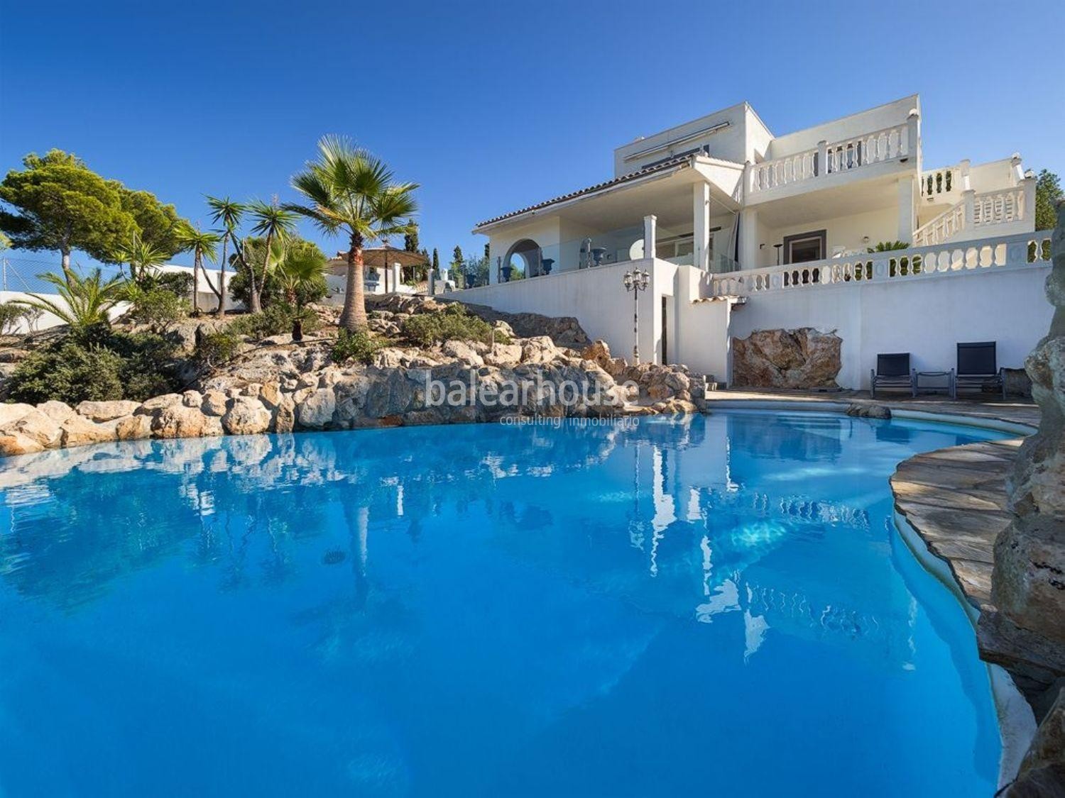 Gran casa con preciosas vistas al mar en Santa Ponsa, amplios porches y terrazas con piscina