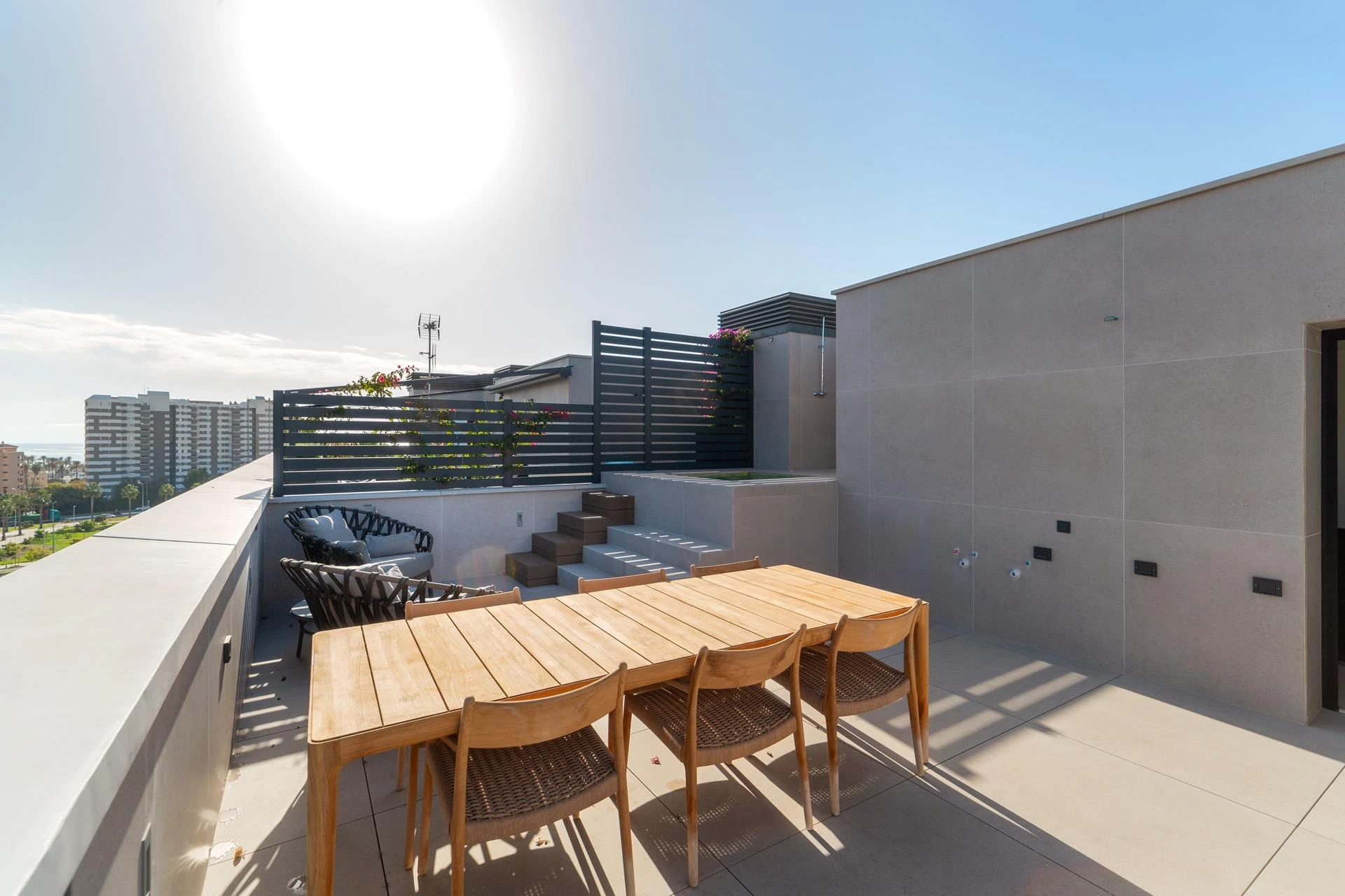 Contemporáneo ático en un innovador complejo con vistas al mar junto al Portixol