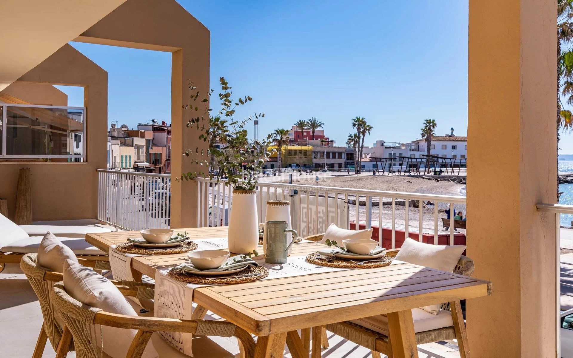 Magnificent sea views on the first line of this renovated house with large terrace and high quality