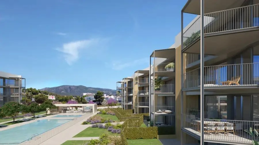 Modernas viviendas de obra nueva con terrazas y grandes piscinas cerca de playas en Palmanova