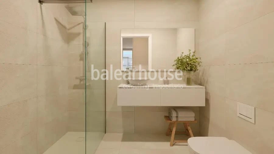 Moderna planta baja de obra nueva con terraza privada y piscinas cerca de playas en Palmanova