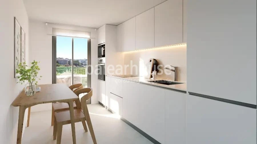 Moderna planta baja de obra nueva con terraza privada y piscinas cerca de playas en Palmanova