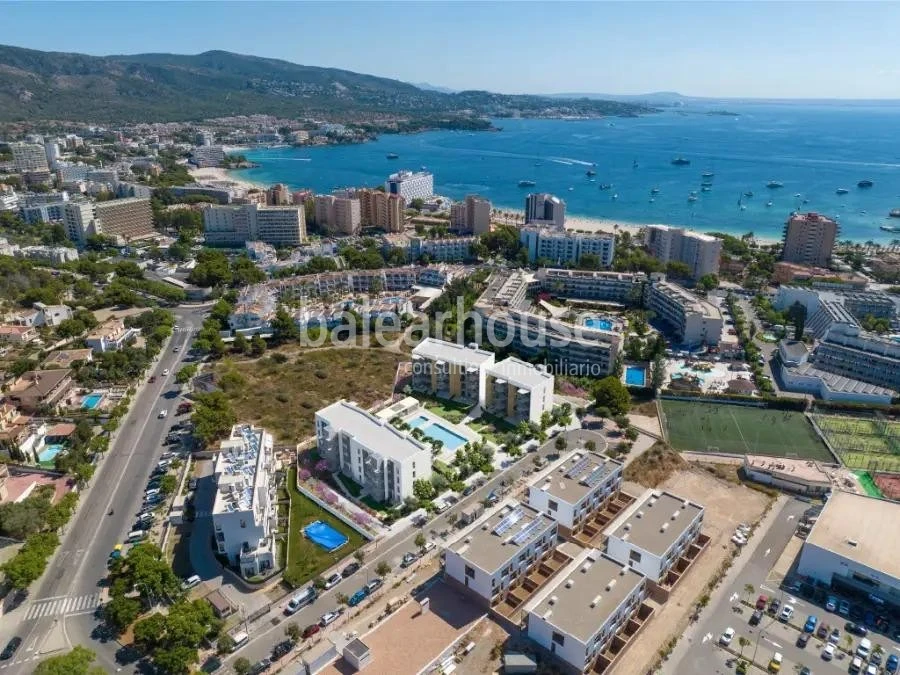 Moderna planta baja de obra nueva con terraza privada y piscinas cerca de playas en Palmanova