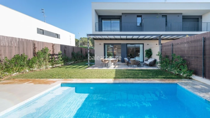 Excellent modern design villas with terraces and private pool in Puig de Ros