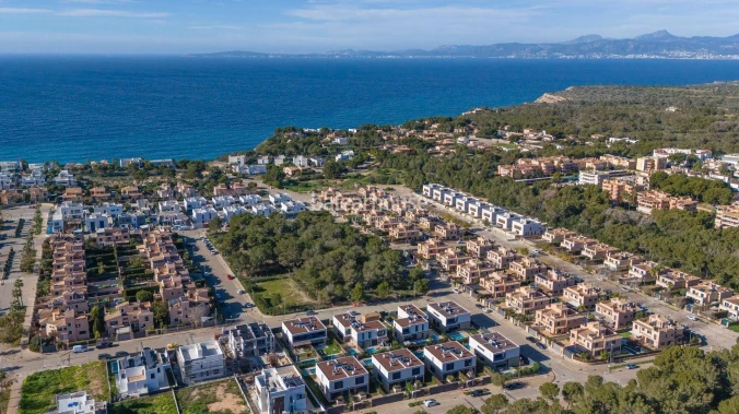 Excellent modern design villas with terraces and private pool in Puig de Ros