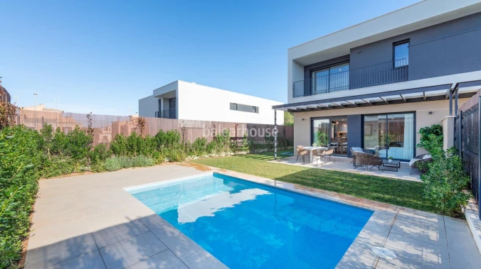 Excellent modern design villas with terraces and private pool in Puig de Ros