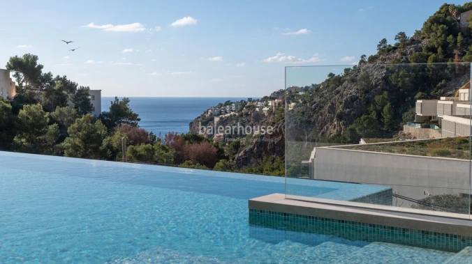 Large villa of high quality and a careful modern design with beautiful sea views in Cala Llamp