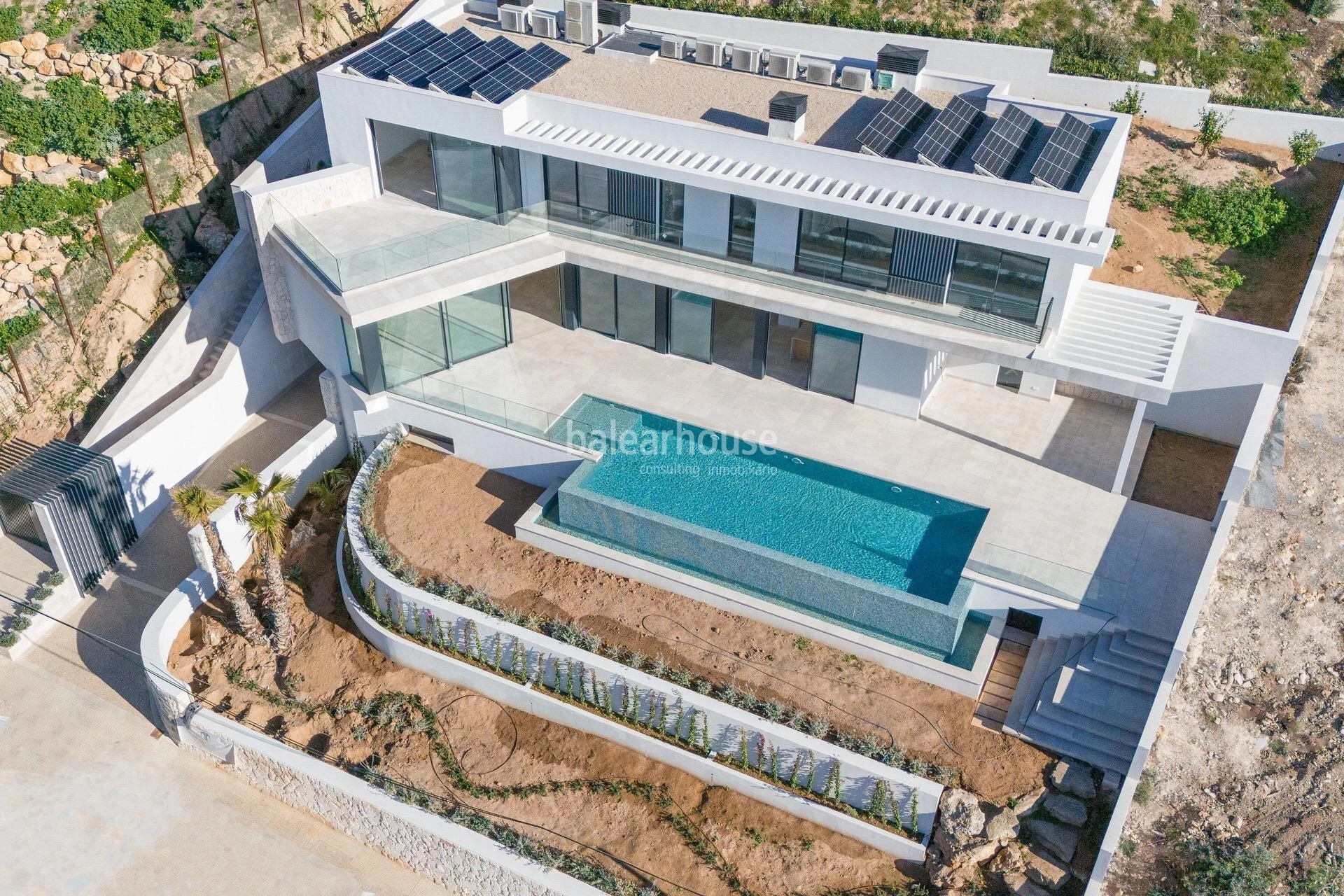 Große Villa mit gepflegtem modernem Design und wunderschönem Meerblick in Cala Llamp