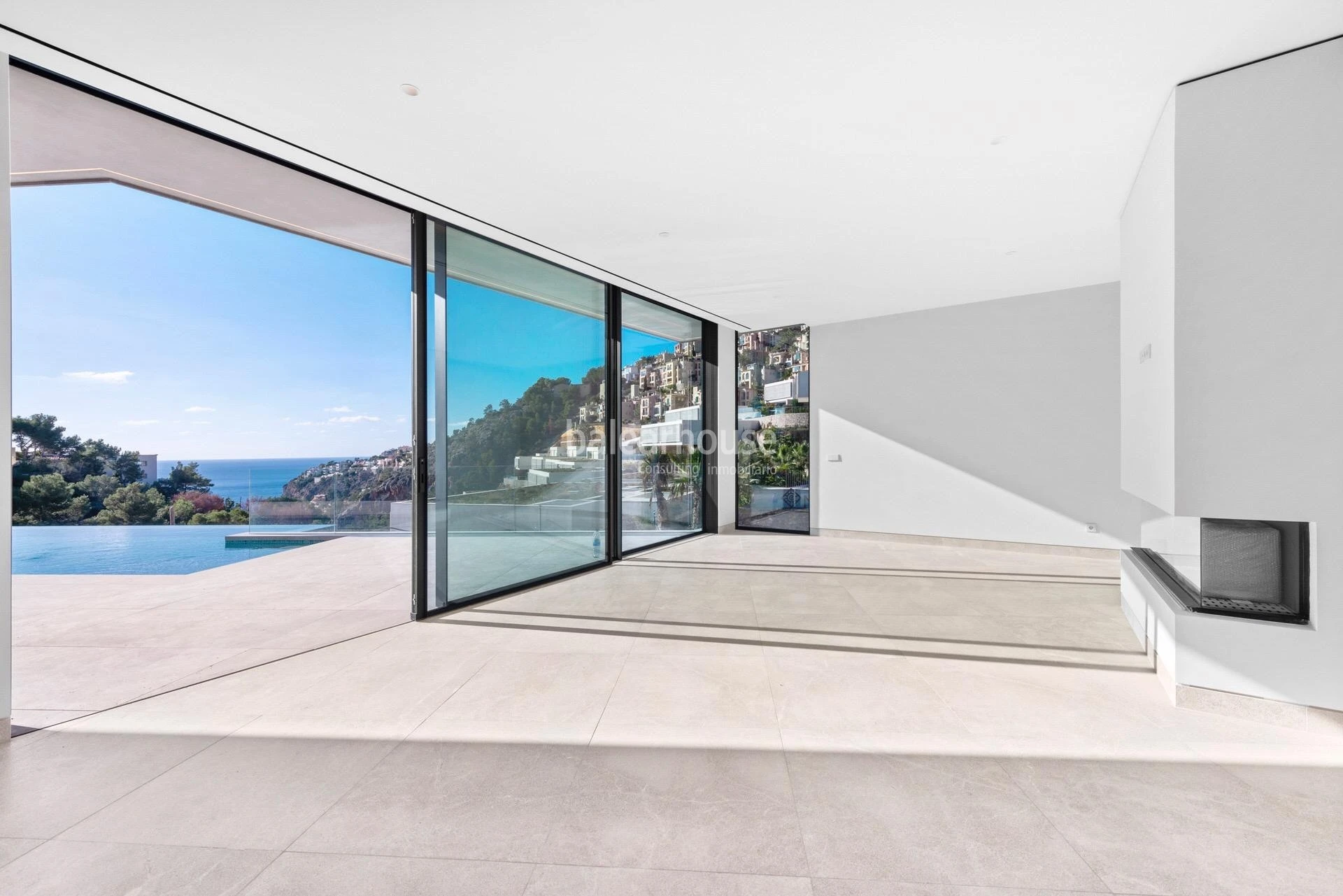 Große Villa mit gepflegtem modernem Design und wunderschönem Meerblick in Cala Llamp
