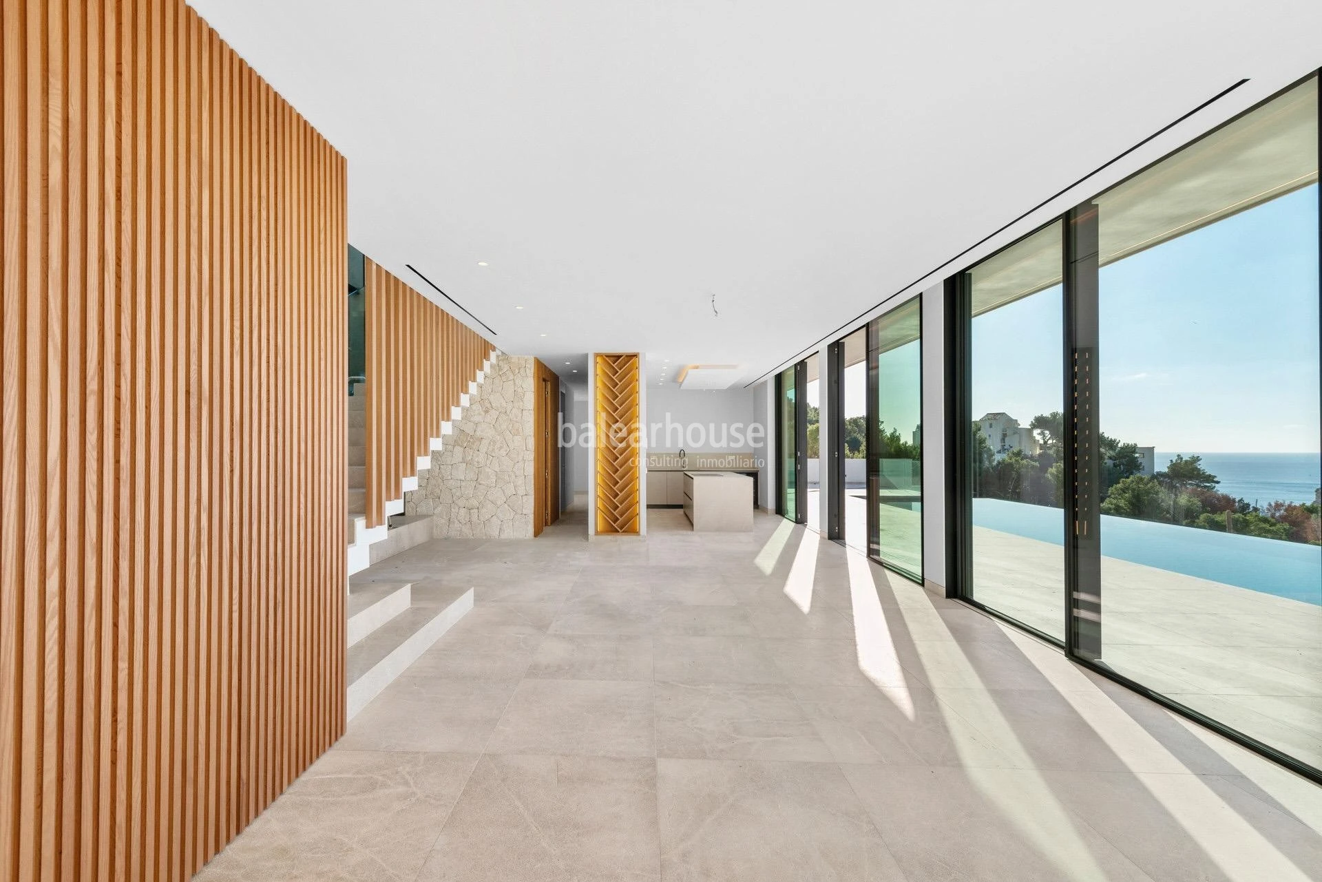 Große Villa mit gepflegtem modernem Design und wunderschönem Meerblick in Cala Llamp