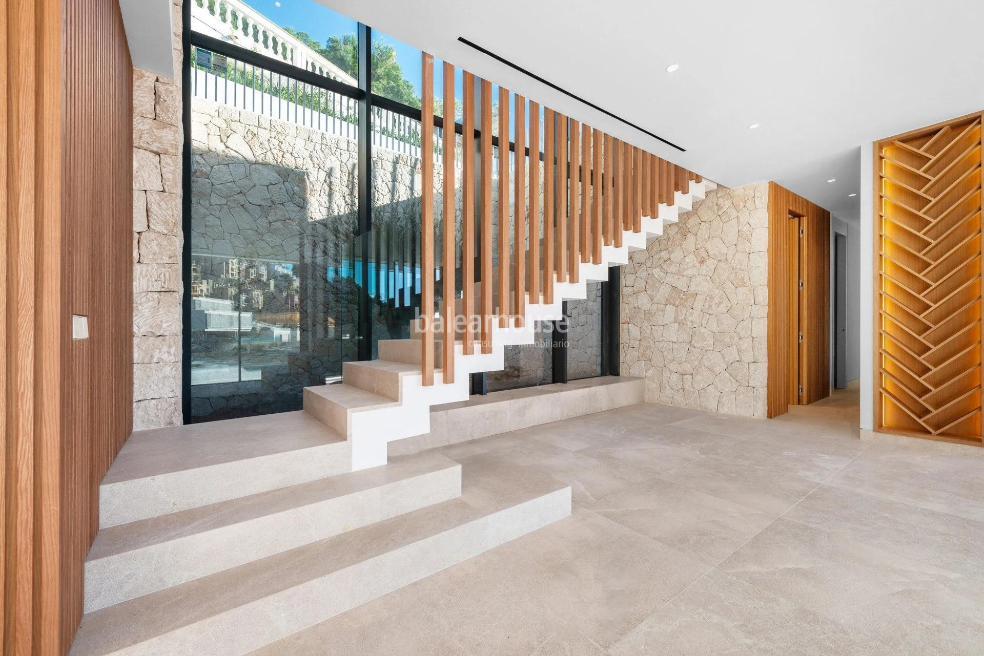Große Villa mit gepflegtem modernem Design und wunderschönem Meerblick in Cala Llamp
