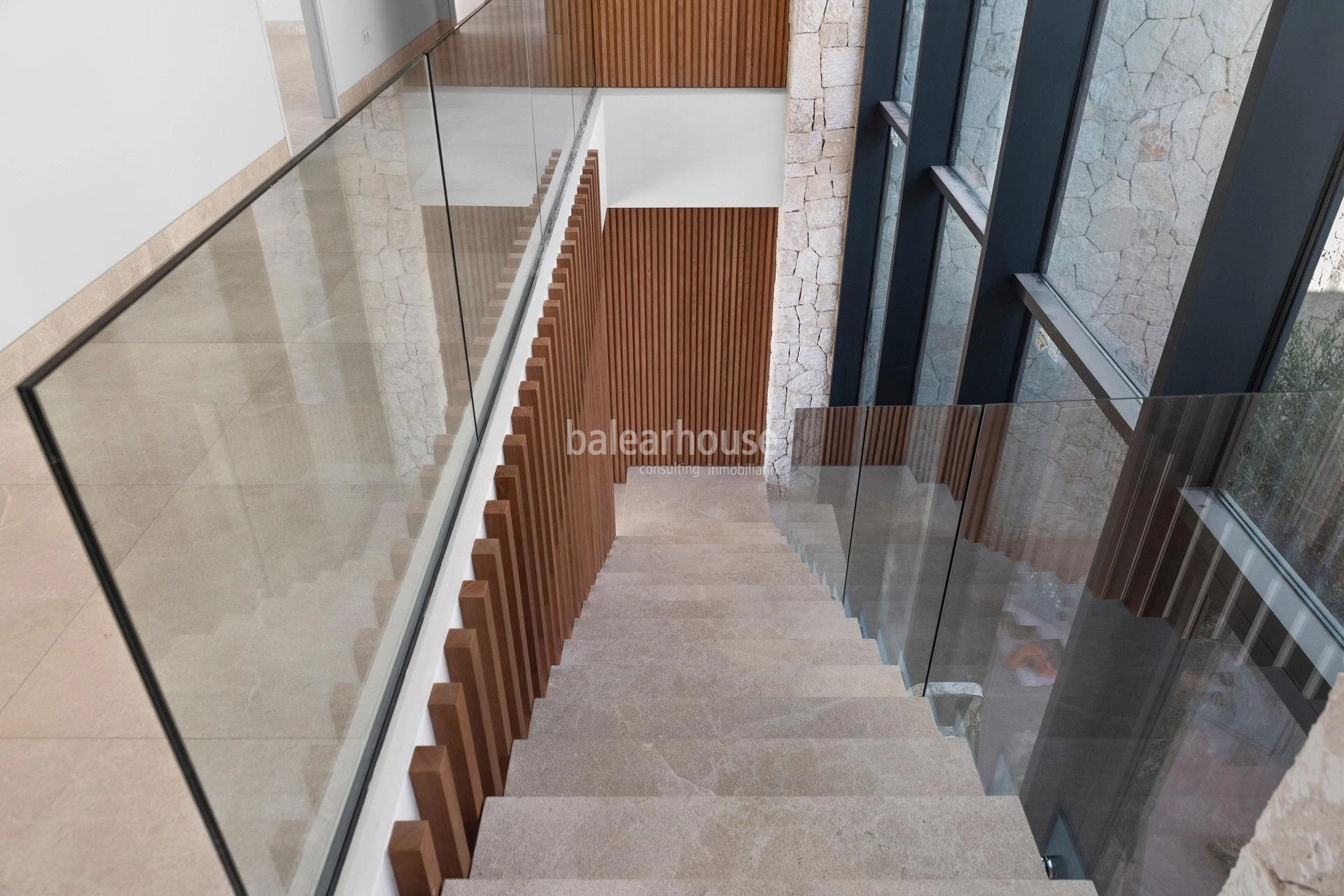 Große Villa mit gepflegtem modernem Design und wunderschönem Meerblick in Cala Llamp