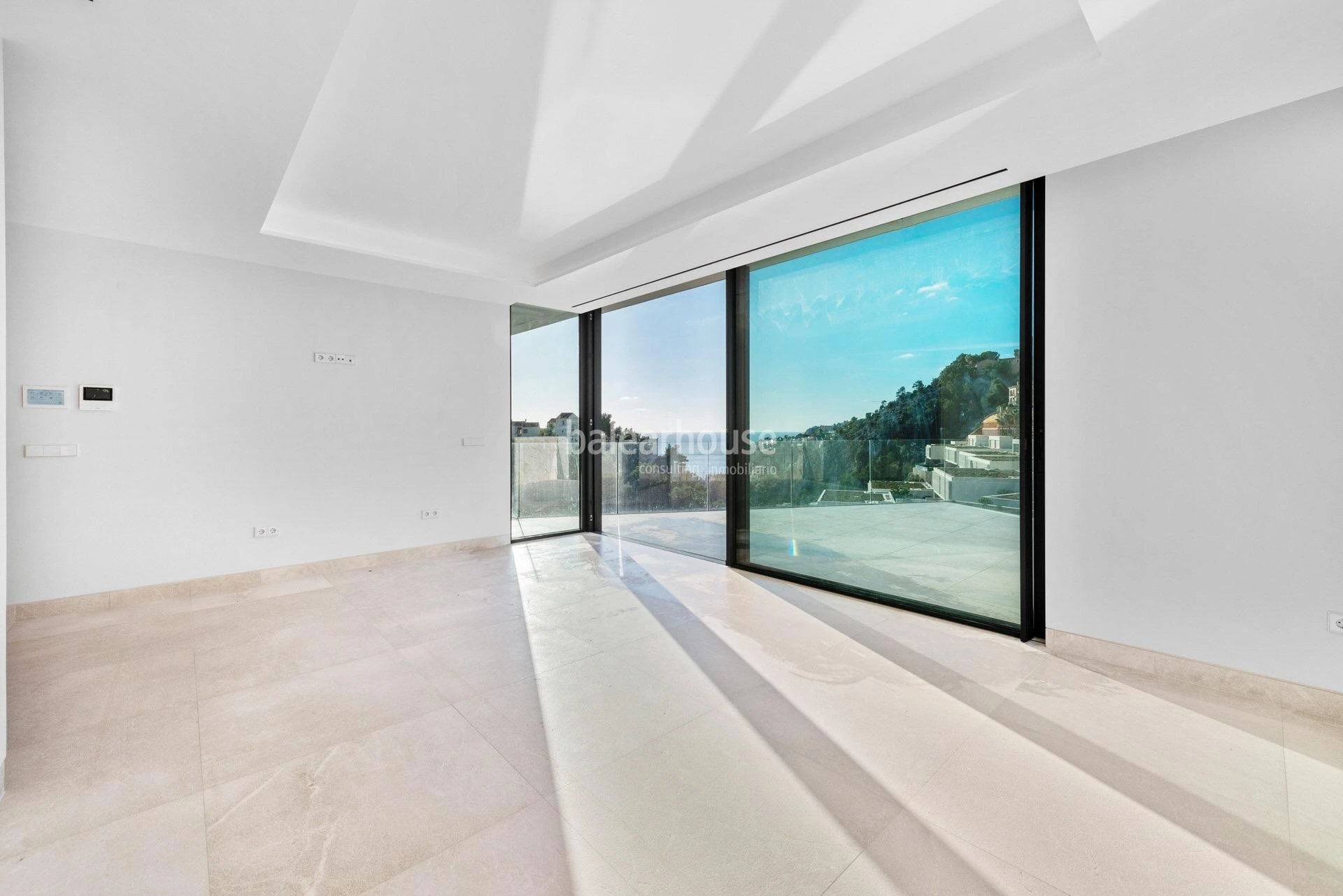 Große Villa mit gepflegtem modernem Design und wunderschönem Meerblick in Cala Llamp