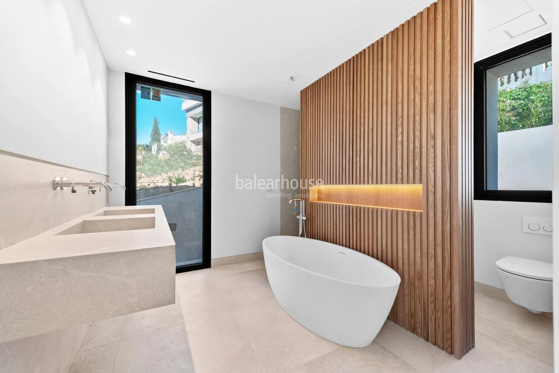 Große Villa mit gepflegtem modernem Design und wunderschönem Meerblick in Cala Llamp