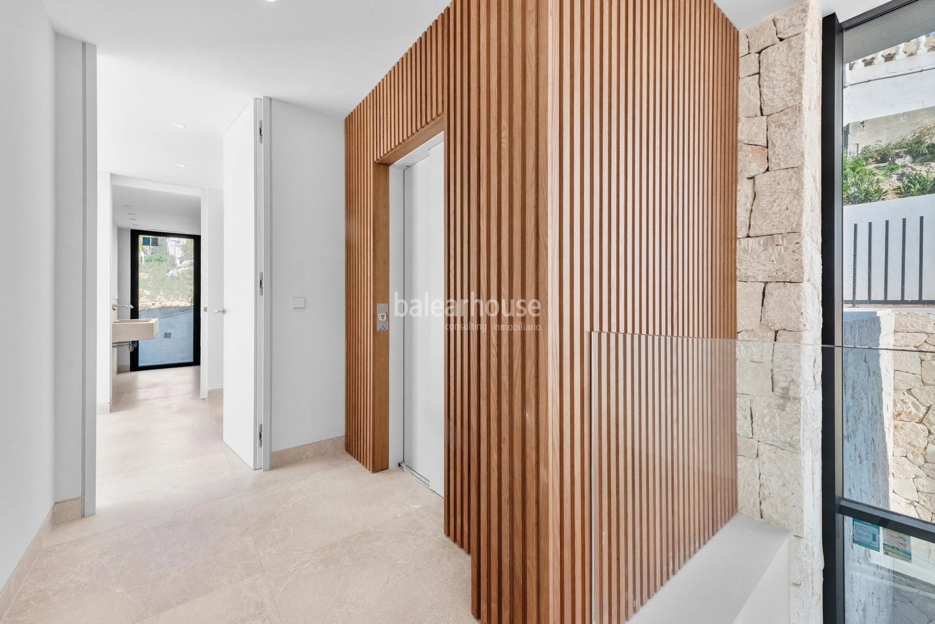 Große Villa mit gepflegtem modernem Design und wunderschönem Meerblick in Cala Llamp