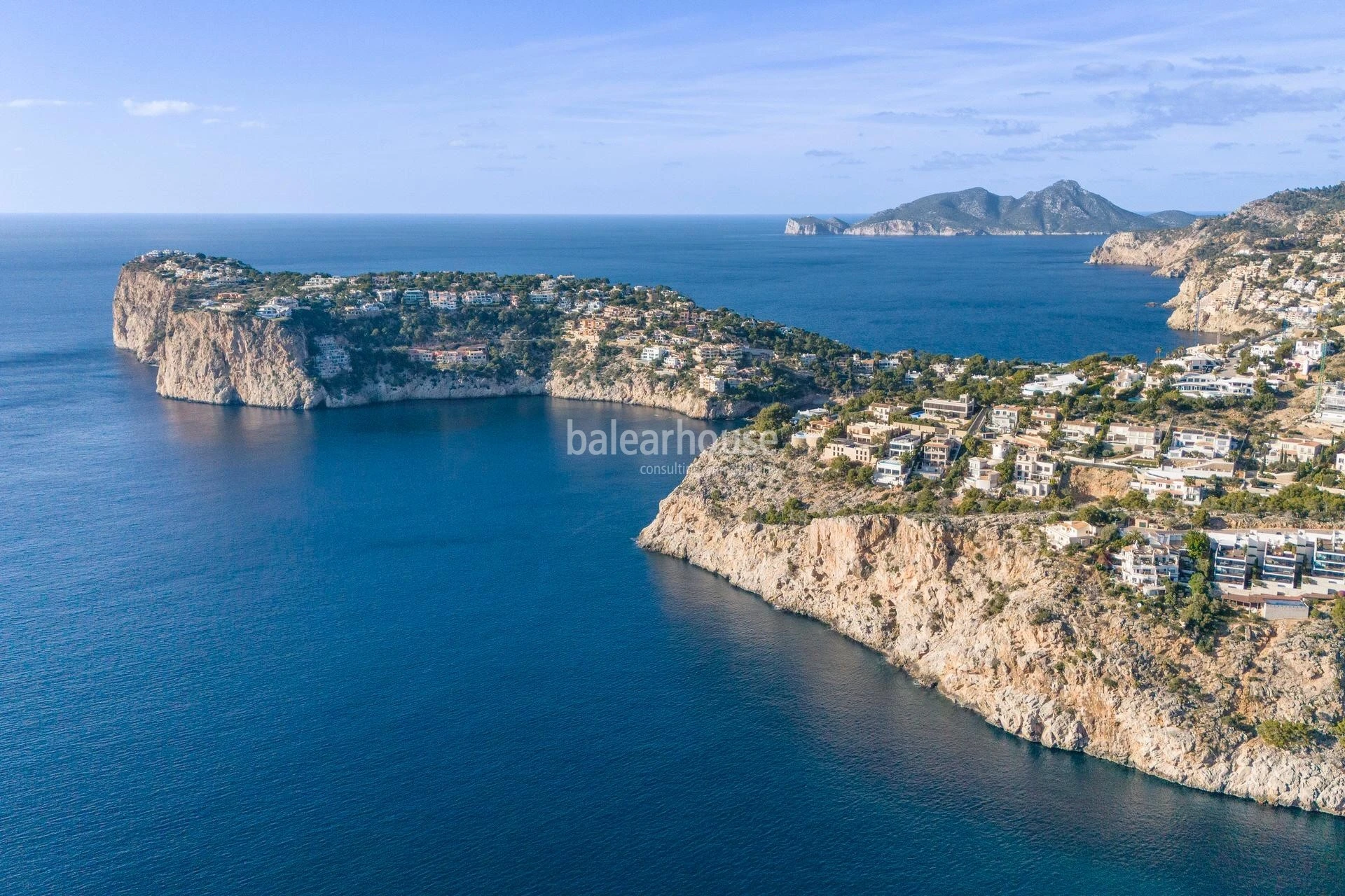Große Villa mit gepflegtem modernem Design und wunderschönem Meerblick in Cala Llamp