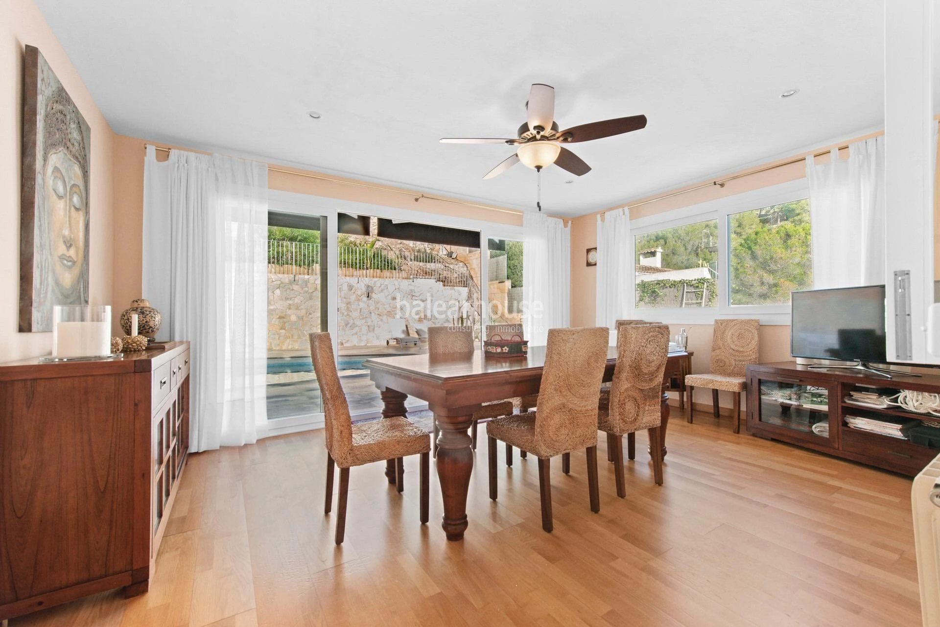 Excellent villa in Costa d'en Blanes facing south, sea views and large terraces with pool
