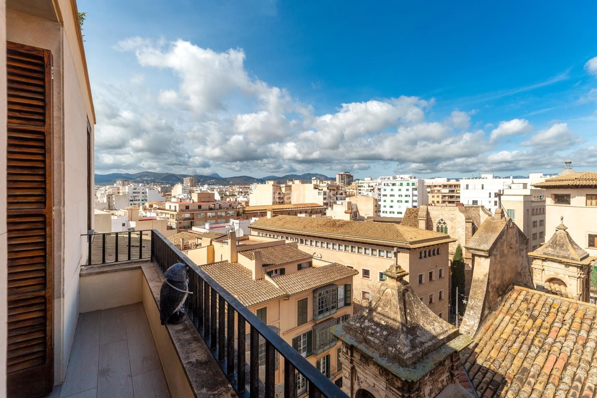 Excelente gran piso moderno en el centro histórico de Palma con vistas a la ciudad y al mar
