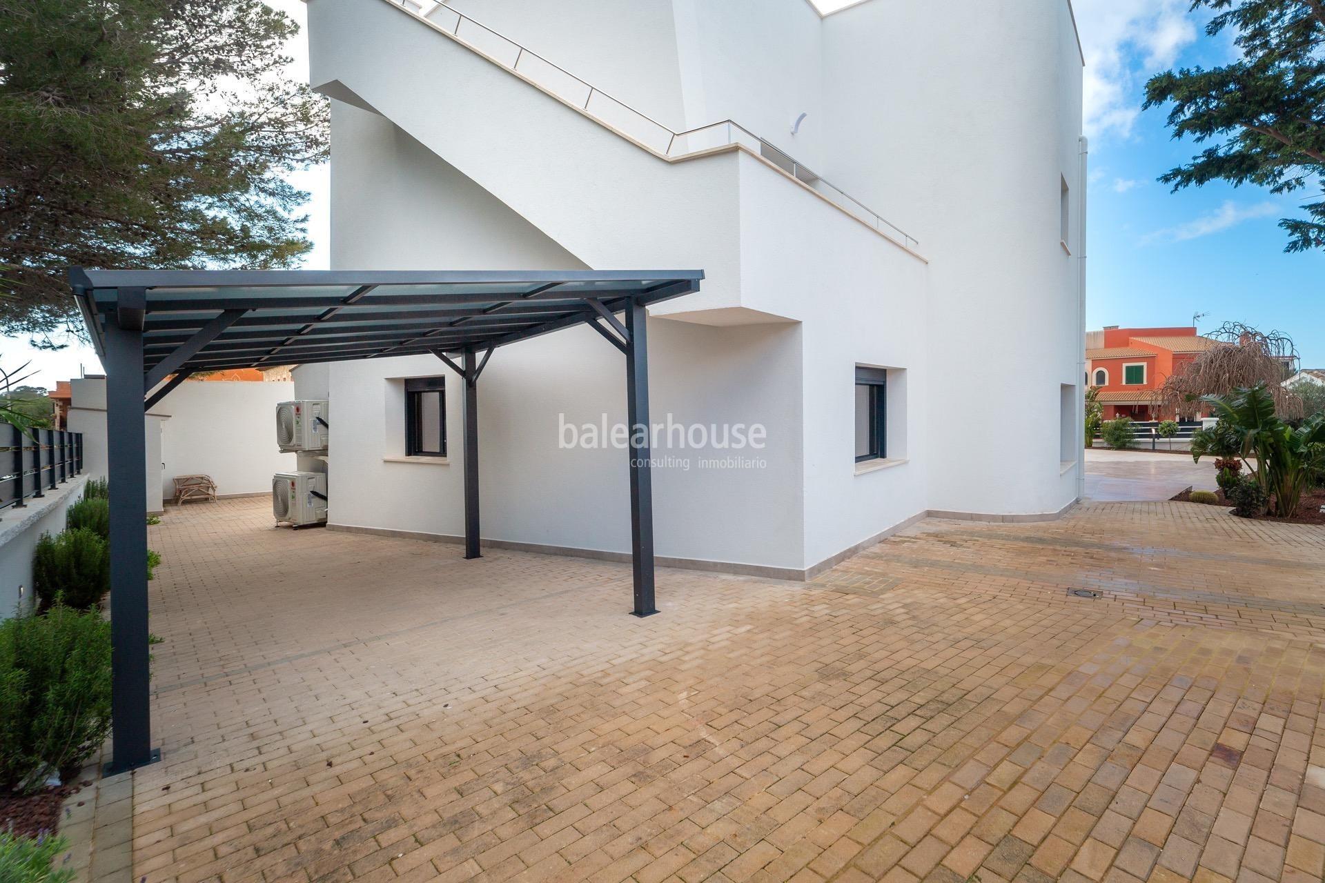 Moderna south facing villa with swimming pools and sea views next to the beach in Badía Blava