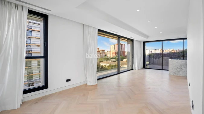 Innovatives neues Haus mit Meerblick in einer modernen Anlage neben Portixol