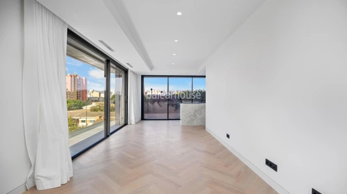 Innovatives neues Haus mit Meerblick in einer modernen Anlage neben Portixol