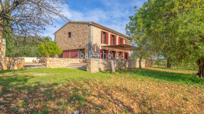 Große Finca in Selva, eine Mischung aus Tradition und Moderne mit Grundstück und Ferienlizenz.