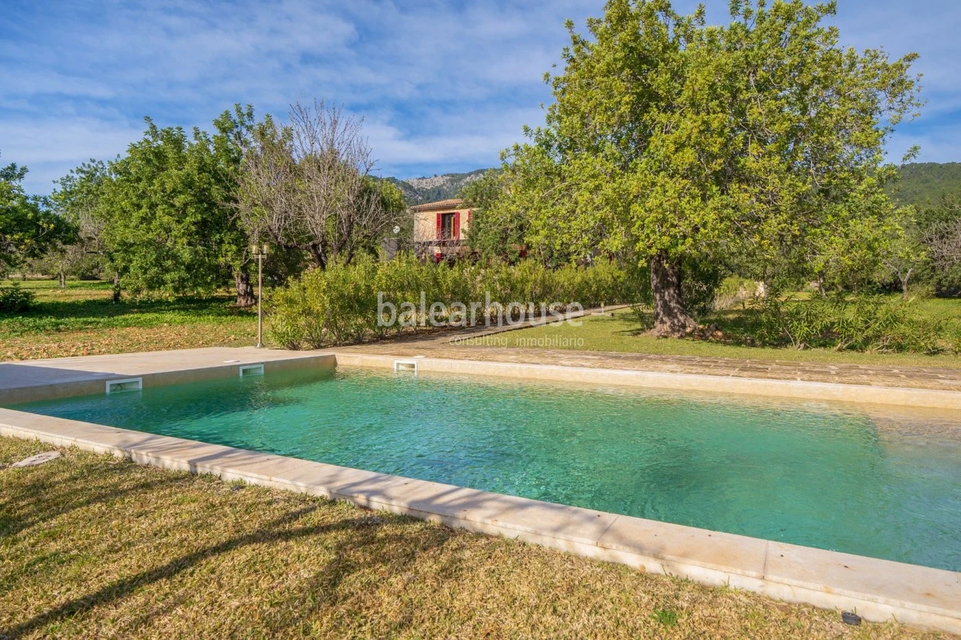Excelente finca en Selva mezcla de tradición y modernidad con gran terreno y licencia vacacional.