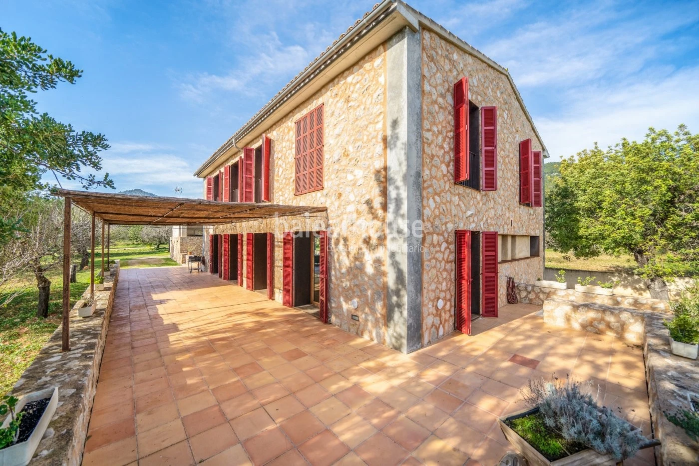 Large finca in Selva, a mixture of tradition and modernity with land holiday licence.