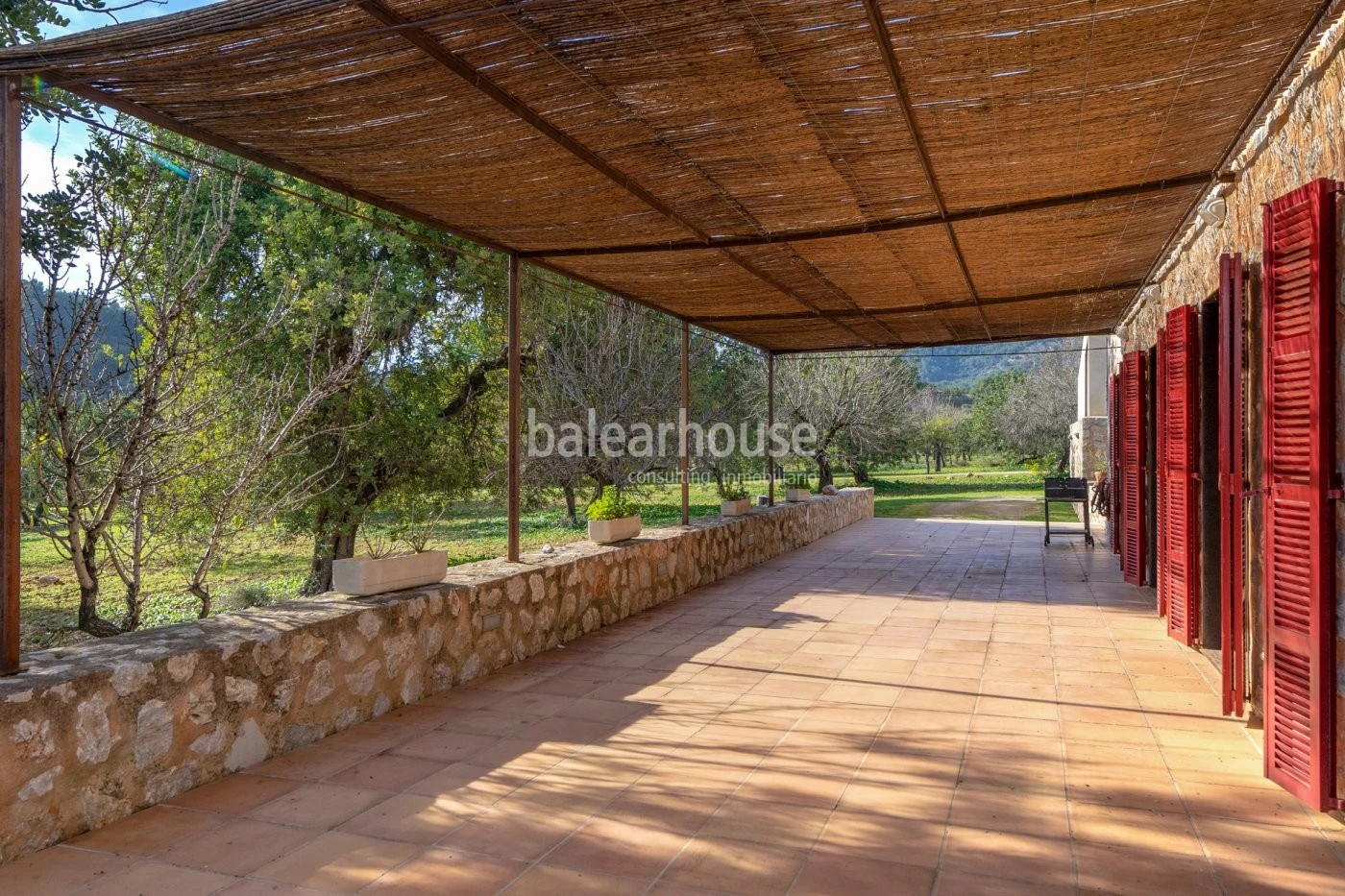 Large finca in Selva, a mixture of tradition and modernity with land holiday licence.